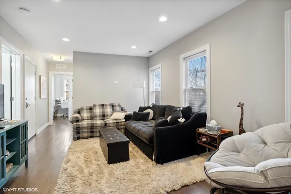 $4,500 | 330 West Evergreen Avenue, Unit 3, Chicago, IL 60610