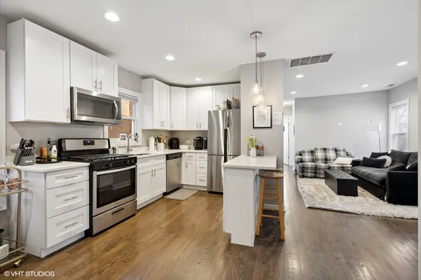 $4,500 | 330 West Evergreen Avenue, Unit 3, Chicago, IL 60610