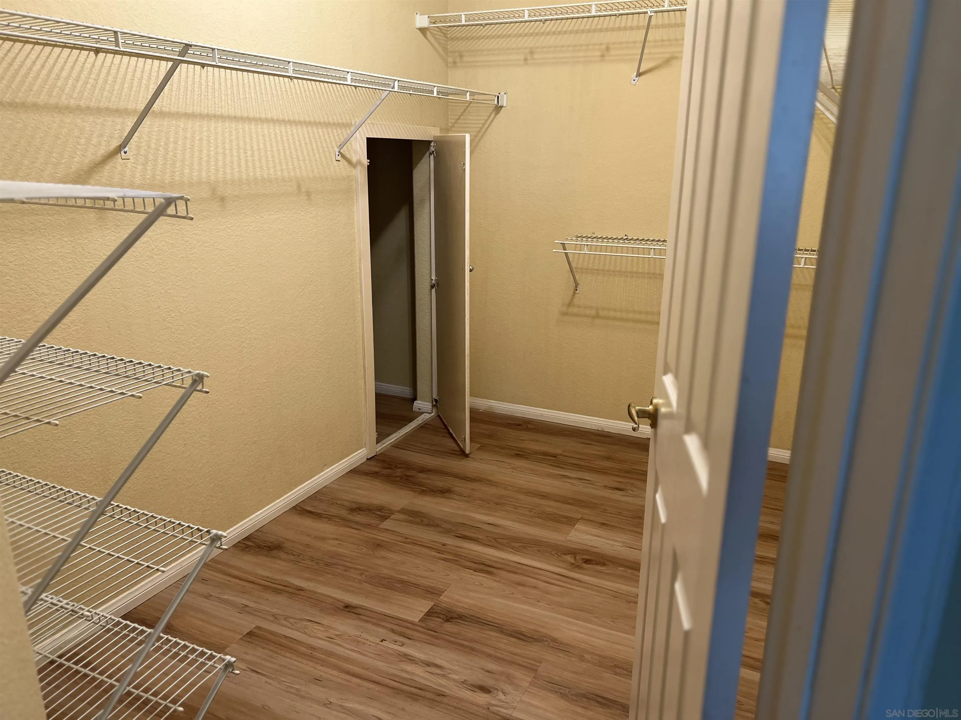 2834 Torrey Pines Road La Jolla, CA 92037 - Photo 5 of 15 a bathroom with a sink