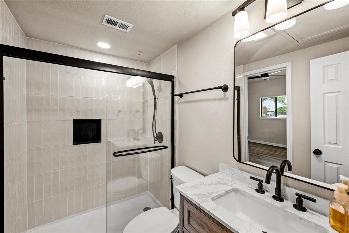 154 April Point Drive South Conroe, TX 77356 - Photo 4 of 23