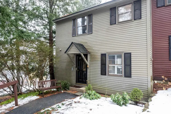 $329,000 | 974 Hard Road, Unit D6, Hartford, VT 05059