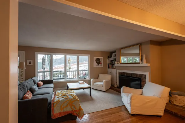 $349,000 | 974 Hard Road, Unit D6, Hartford, VT 05059