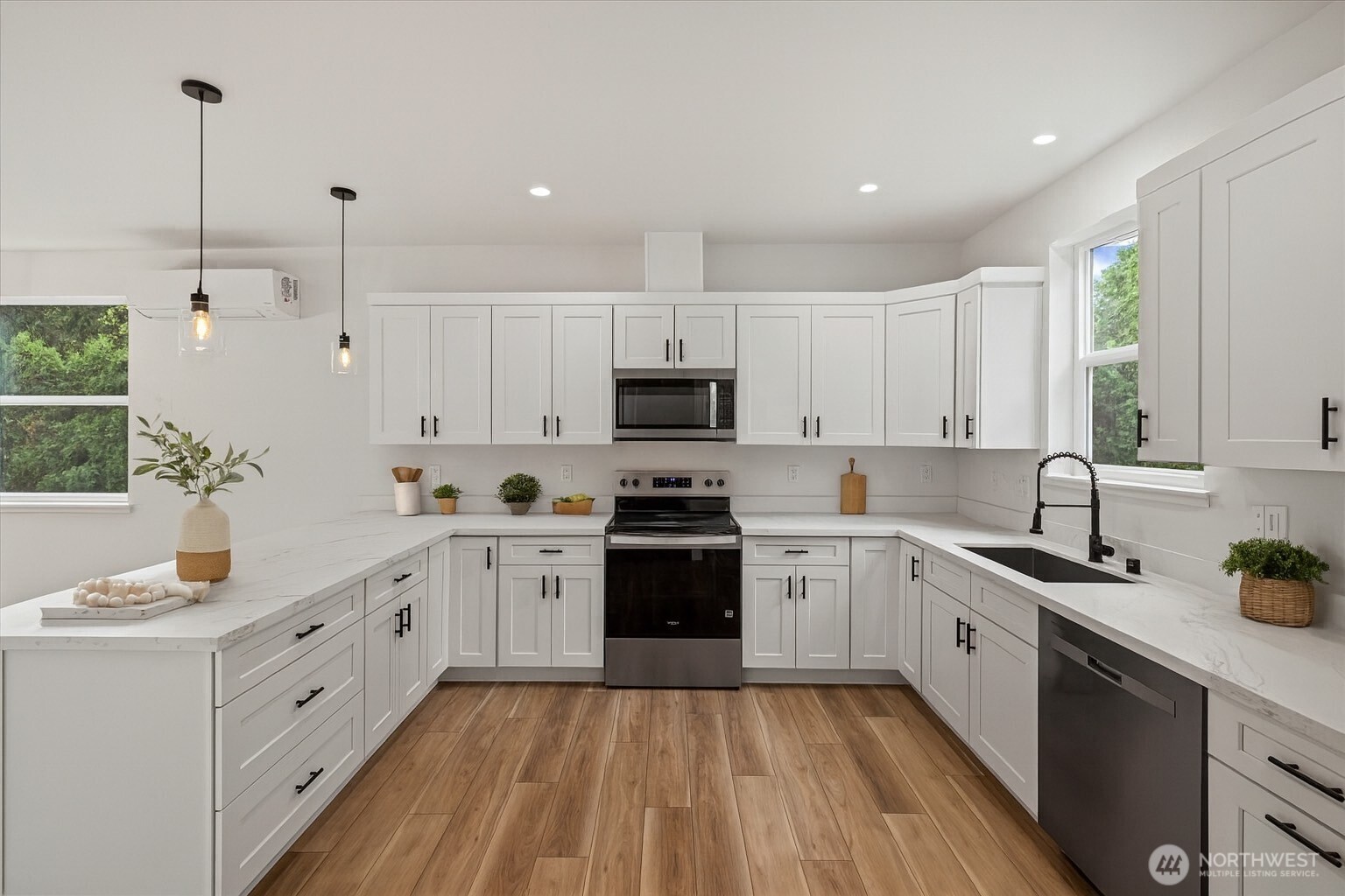 4955 Henley Street Blaine, WA 98230 - Photo 4 of 17