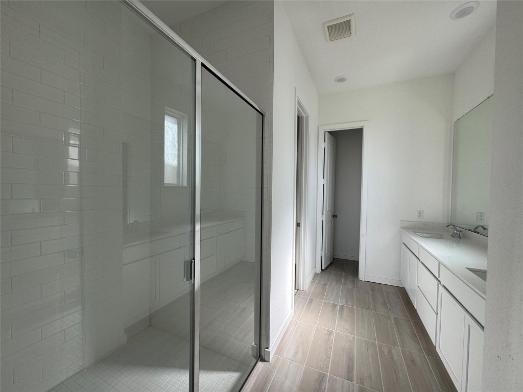 4411 Eagle Pass Drive Rosenberg, TX 77469 - Photo 20 of 33 a bathroom with a sink and a mirror