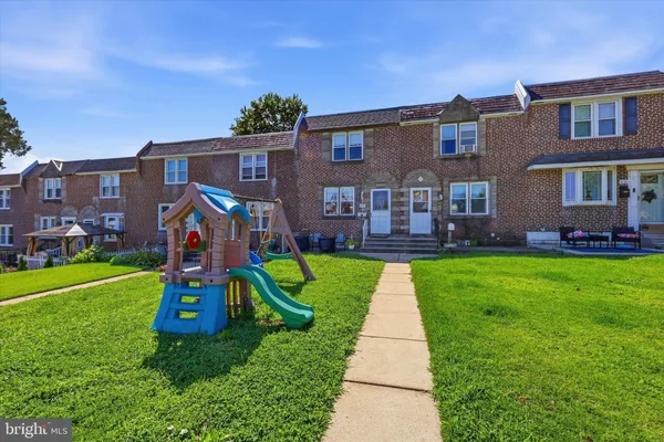 $265,000 | 5127 Gramercy Drive, Clifton Heights, PA 19018