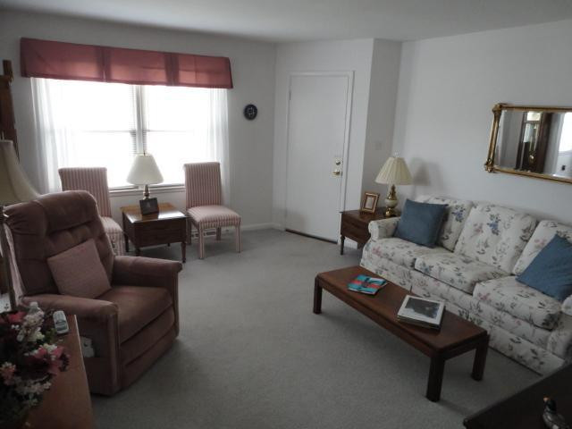 116 Greenbriar Road Lexington, KY 40503 - Photo 4 of 26 116 Living Room