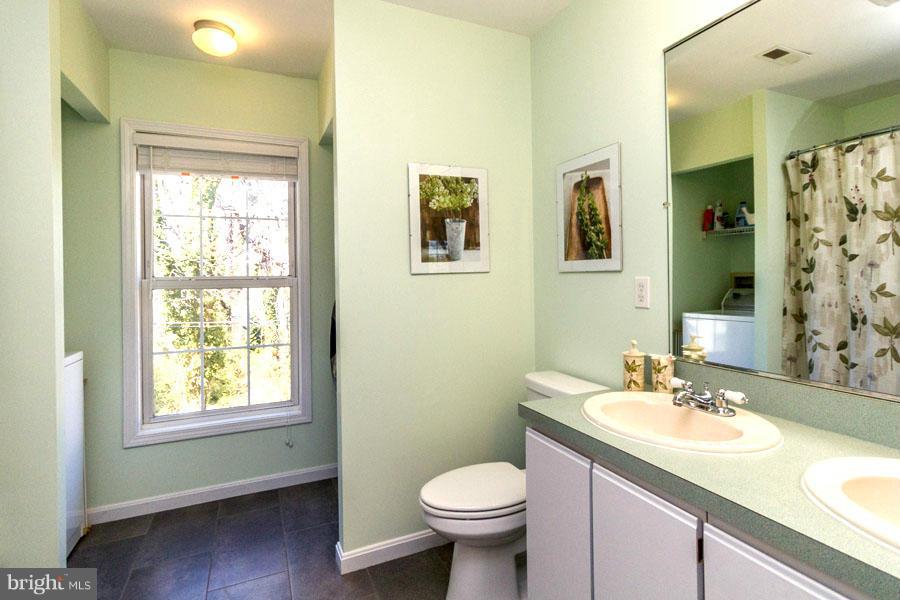3908 Rhode Harbor Road Edgewater, MD 21037 - Photo 25 of 30 Shared 3rd Full Bath