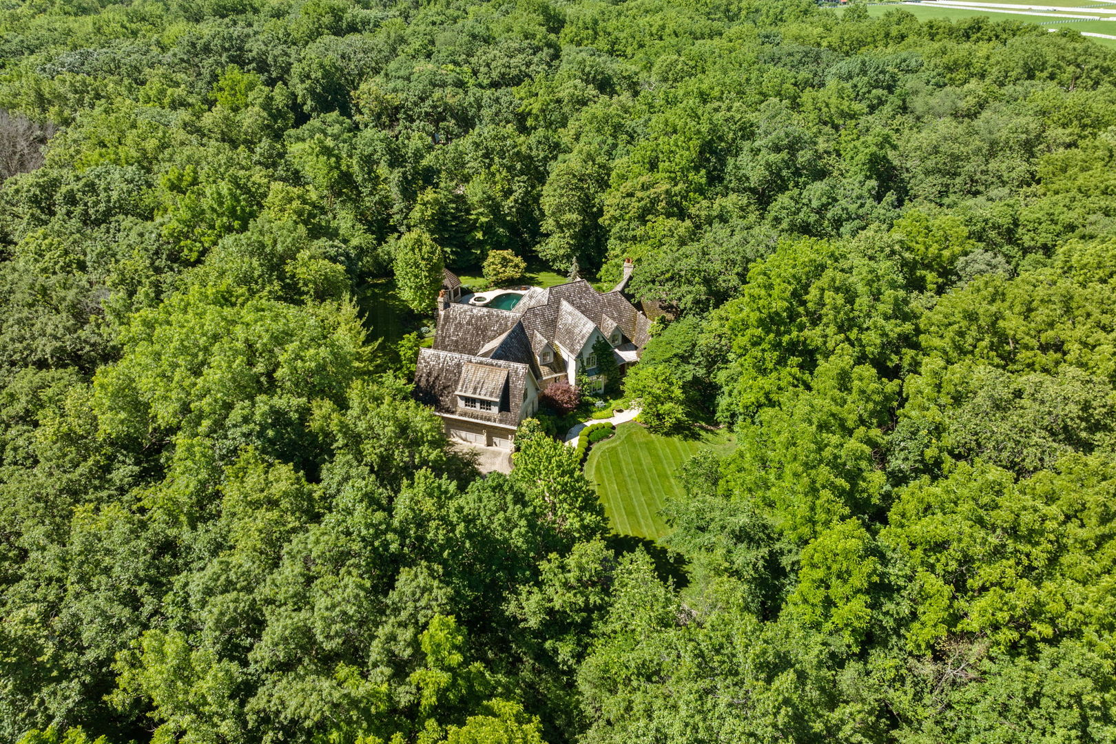 33W551 Hub Road Wayne, IL 60184 - Photo 4 of 57