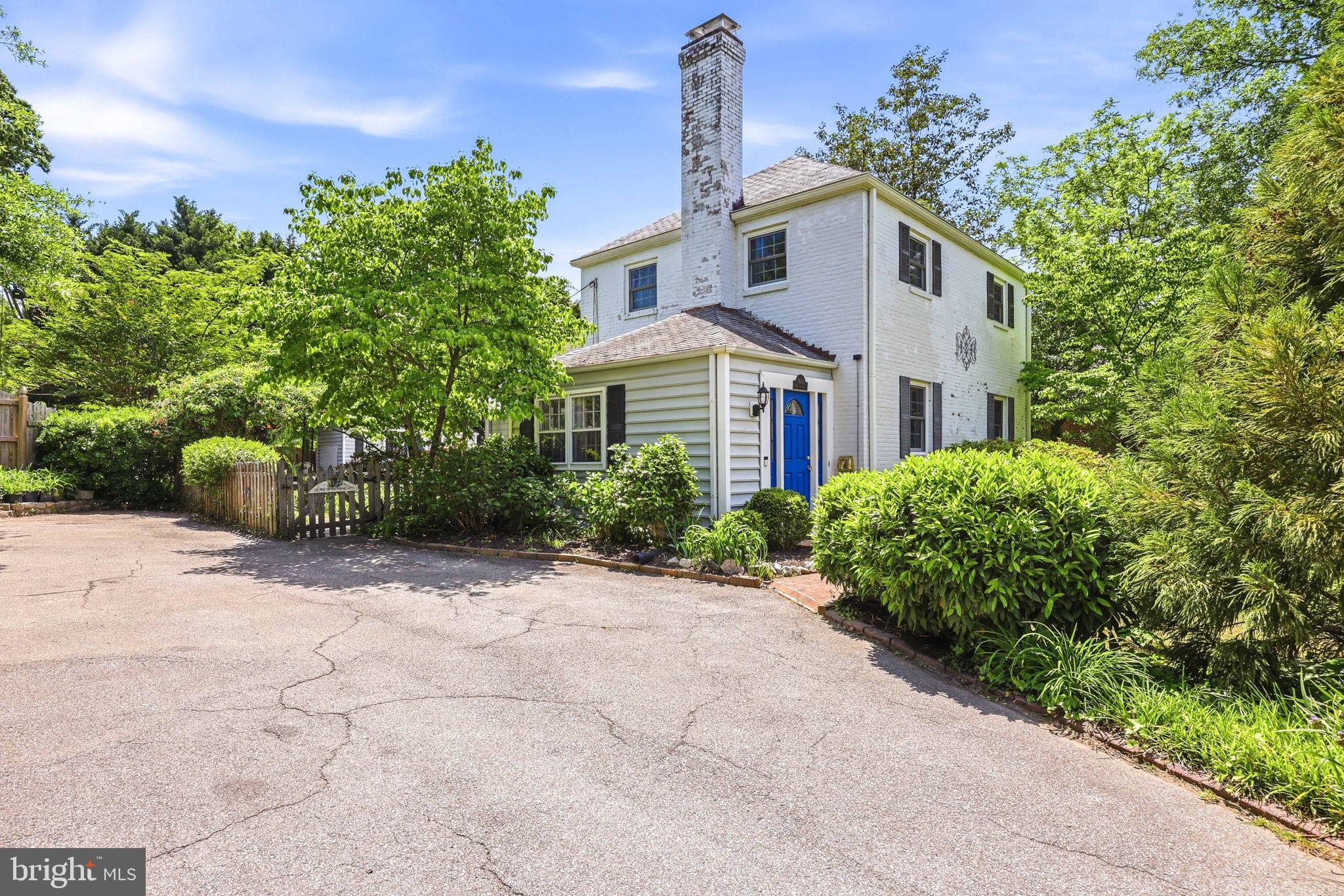 7601 Hollins Road Henrico, VA 23229 - Photo 35 of 47 a front view of a house with a garden