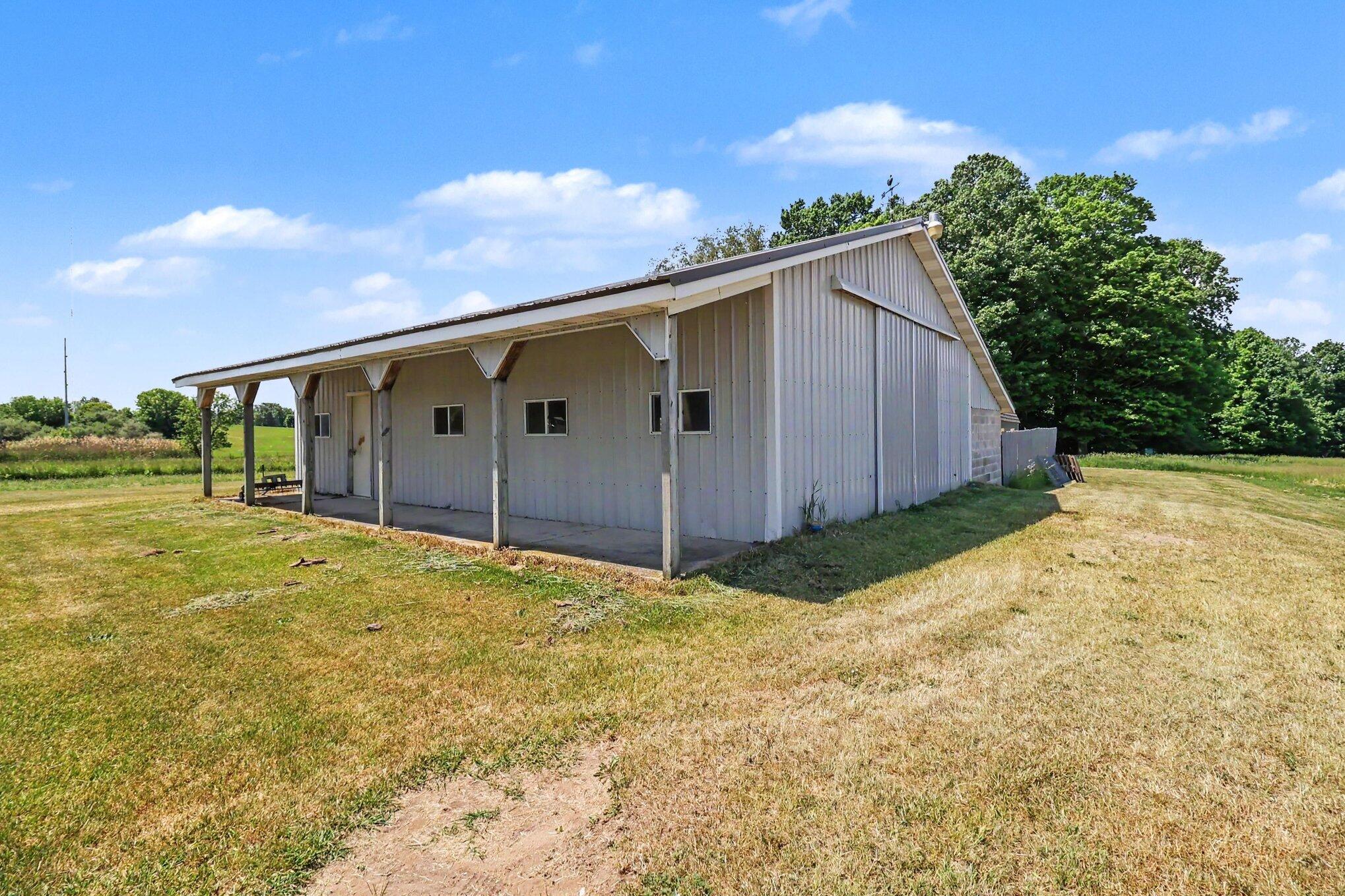 4559 South Maple Island Road Hesperia, MI 49421 - Photo 29 of 40 30x40 Pole Barn w/stall