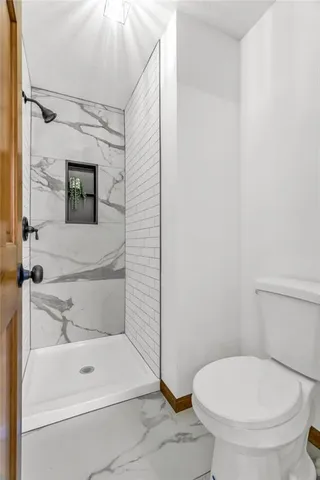 $599,990 | 7803 Northwest Lynns Lane, Weatherby Lake, MO 64152