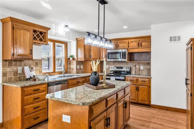 $599,990 | 7803 Northwest Lynns Lane, Weatherby Lake, MO 64152