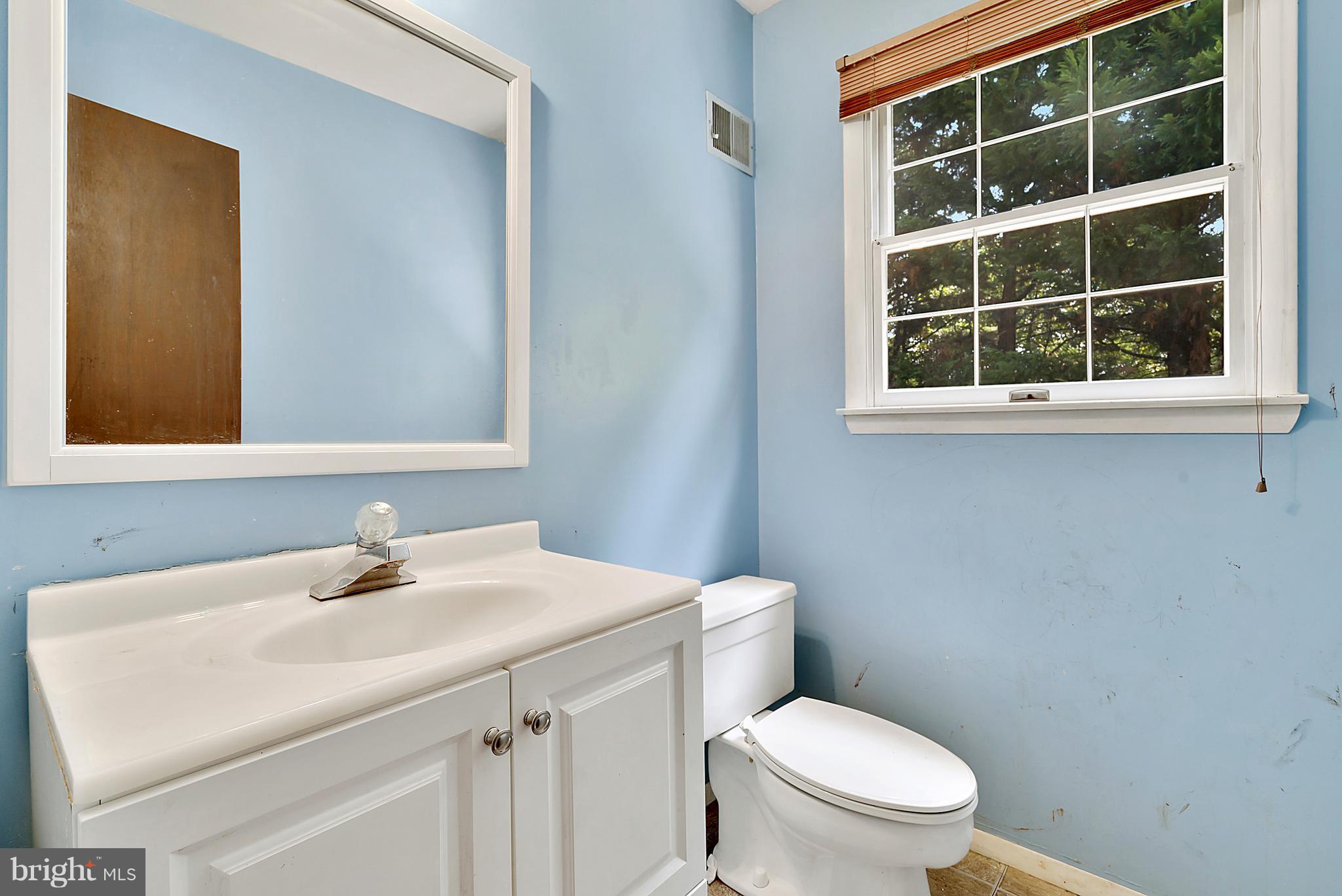 7016 Ben Franklin Road Springfield, VA 22150 - Photo 11 of 30 Bath