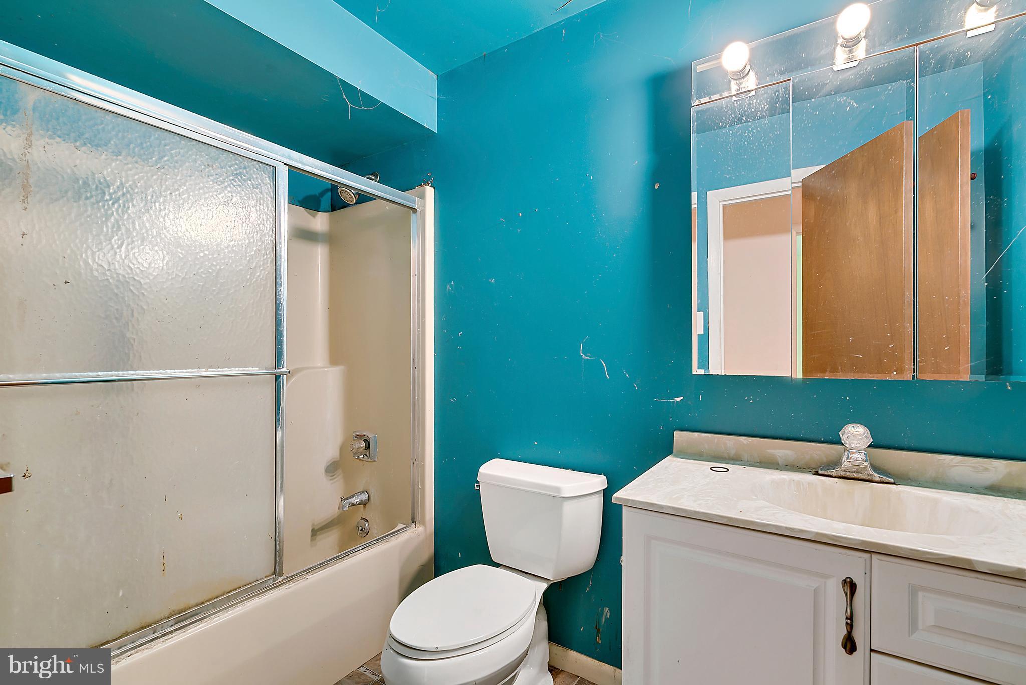 7016 Ben Franklin Road Springfield, VA 22150 - Photo 15 of 30 Bath