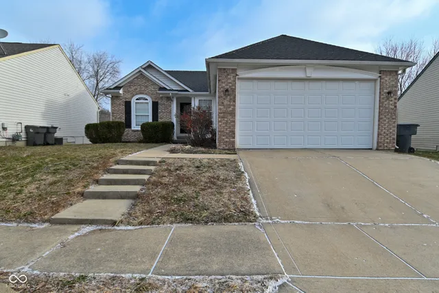 $229,900 | 3105 North White River Pkwy Drive West, Indianapolis, IN 46222