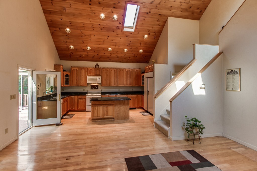 219 Farm Pond Road Oakham, MA 01068 - Photo 4 of 28