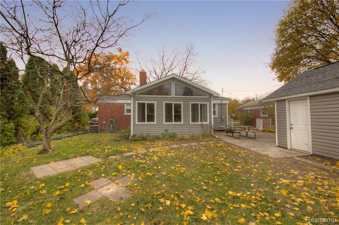 9722 Farmington Road Livonia, MI 48150 - Photo 30 of 33 28 Back.jpg