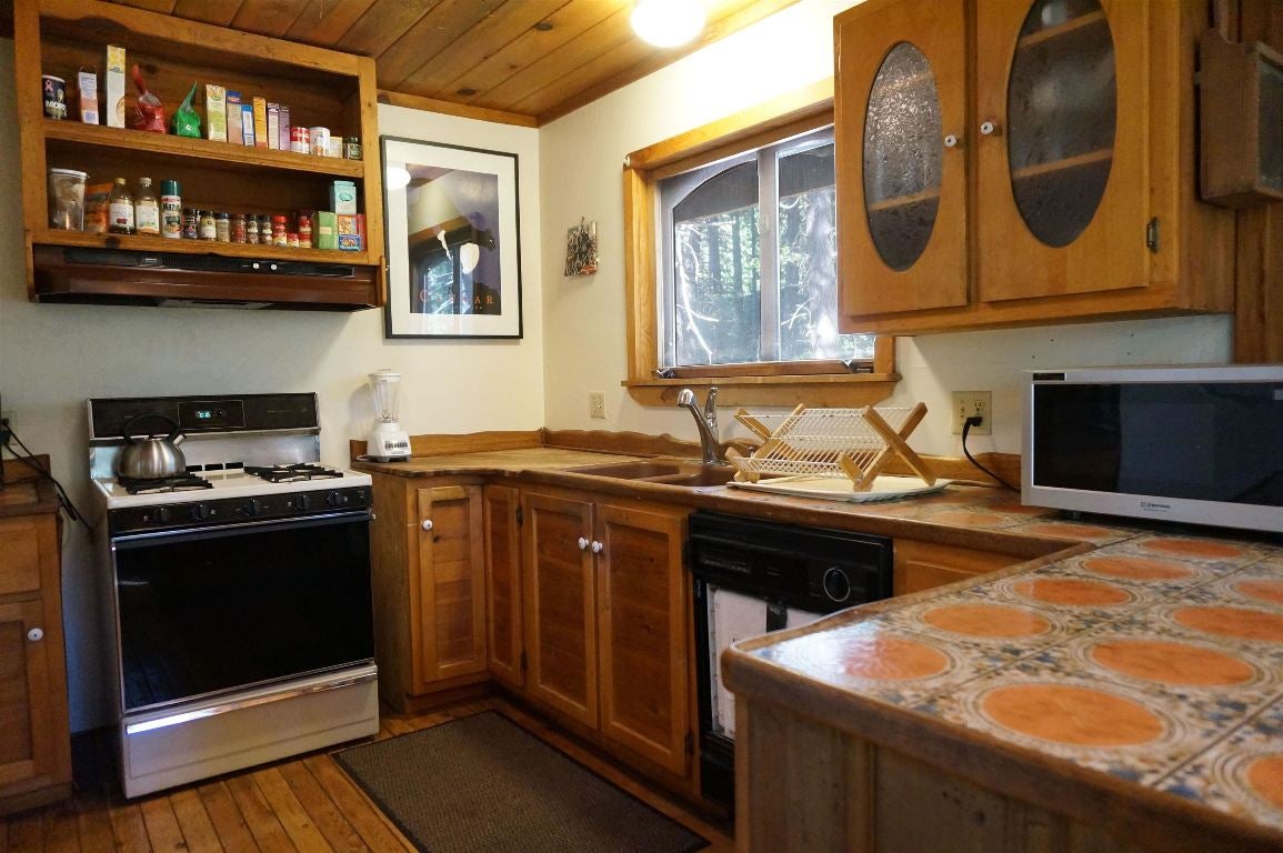 2834 South Old Stage Road Mount Shasta, CA 96067 - Photo 8 of 42 Gallery Image 8