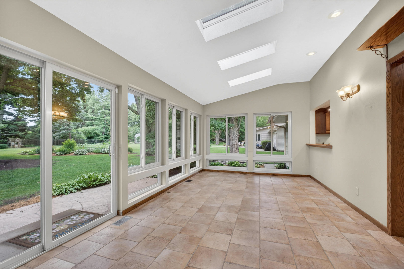 2205 Winding Hill Road Davenport, IA 52807 - Photo 15 of 64