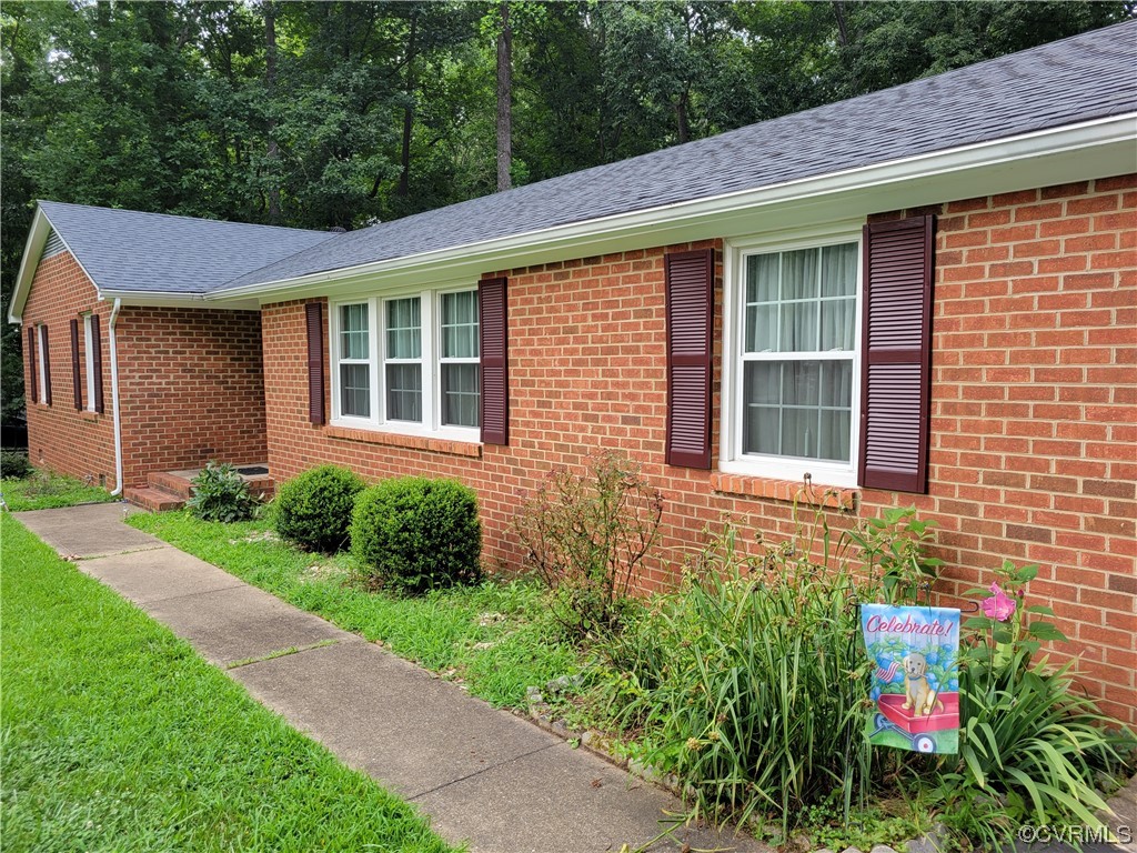 10301 Robbie Road Chesterfield, VA 23832 - Photo 4 of 21 a front view of a house with garden