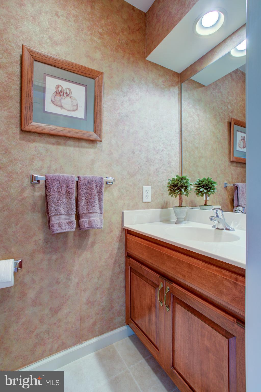 480 Vista Road Columbia, PA 17512 - Photo 14 of 40 Powder Room