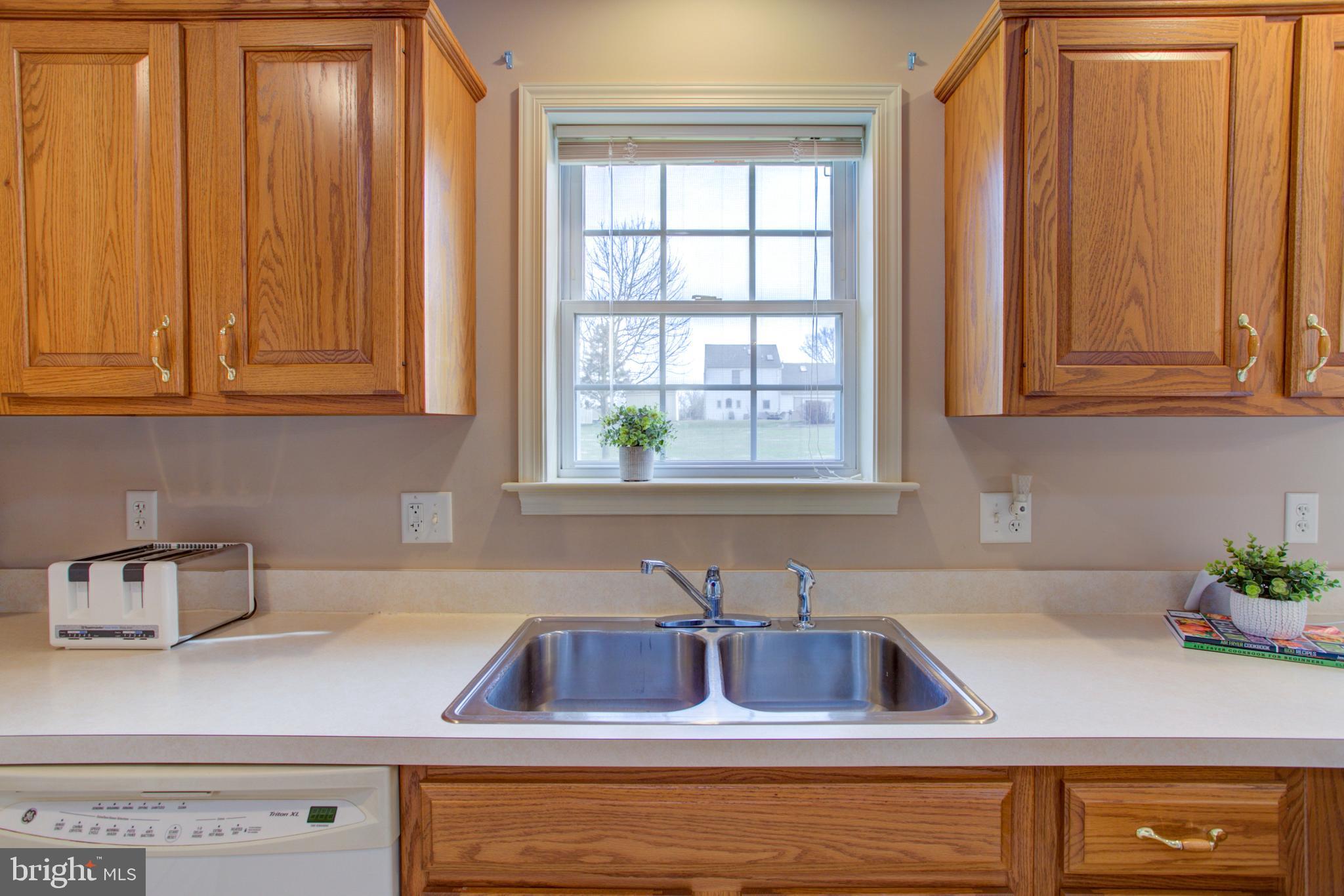 480 Vista Road Columbia, PA 17512 - Photo 8 of 40 Double sink