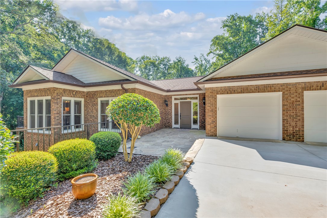 307 Fairway Drive Pickens, SC 29671 - Photo 3 of 36