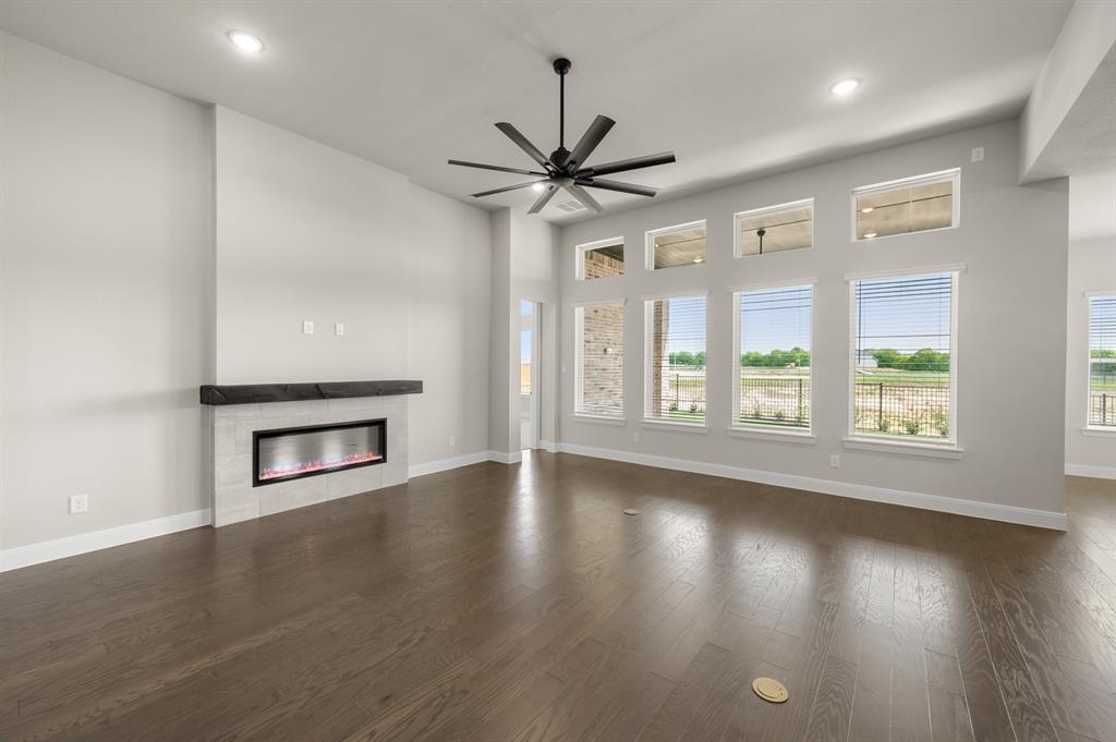 17224 Musial Court Justin, TX 76247 - Photo 3 of 27 17224 Musial- Living Room-1