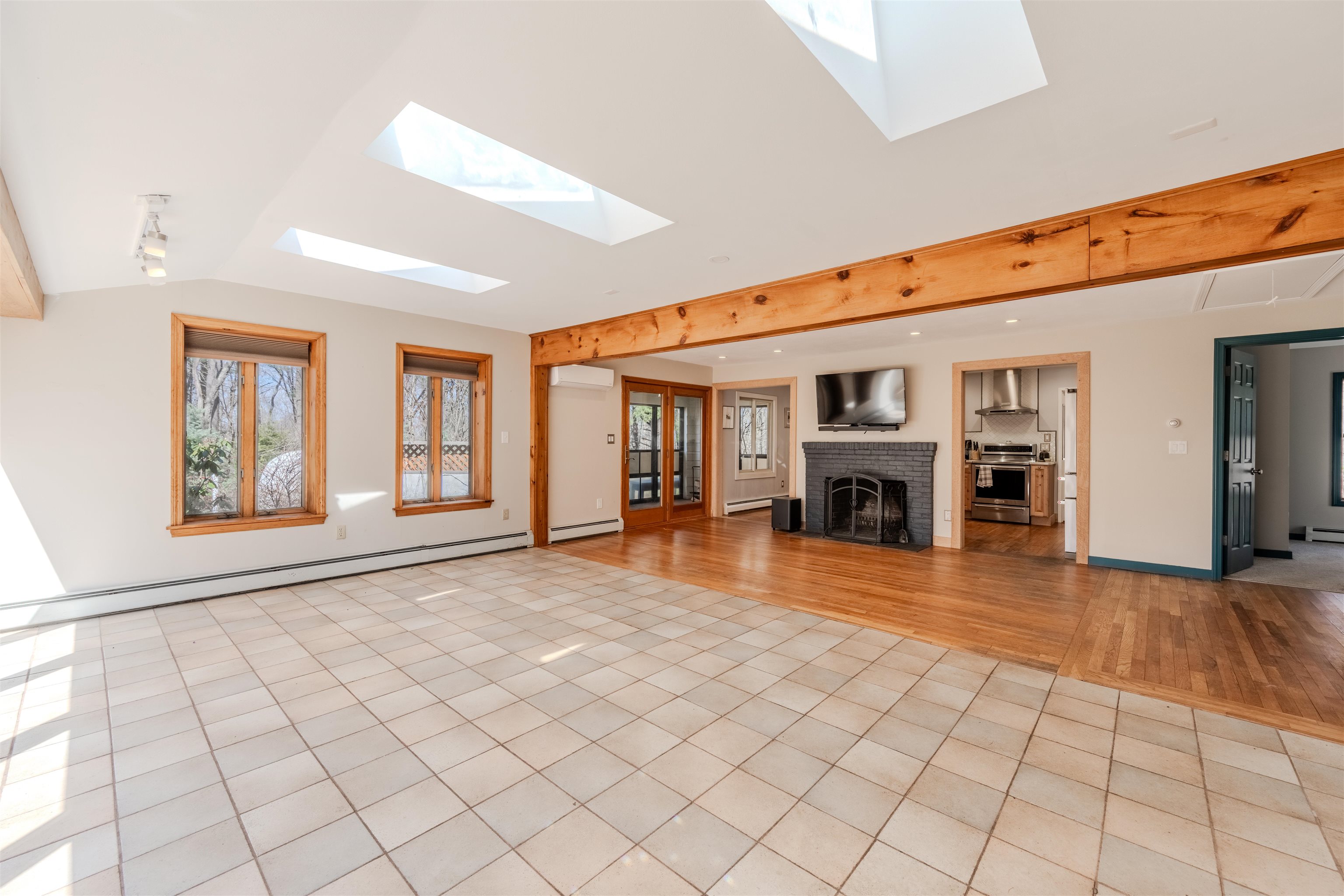 52 Sandown Road Danville, NH 03819 - Photo 4 of 30 Gallery Image 4