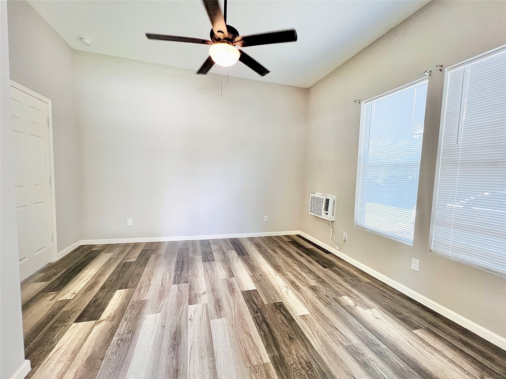 1401 5th Street Rosenberg, TX 77471 - Photo 21 of 50 Unit 1401:Bedroom three