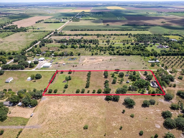 13025 Battle Road Beasley, TX 77417 - Photo 11 of 11 a view of a bunch of flowers in front of building