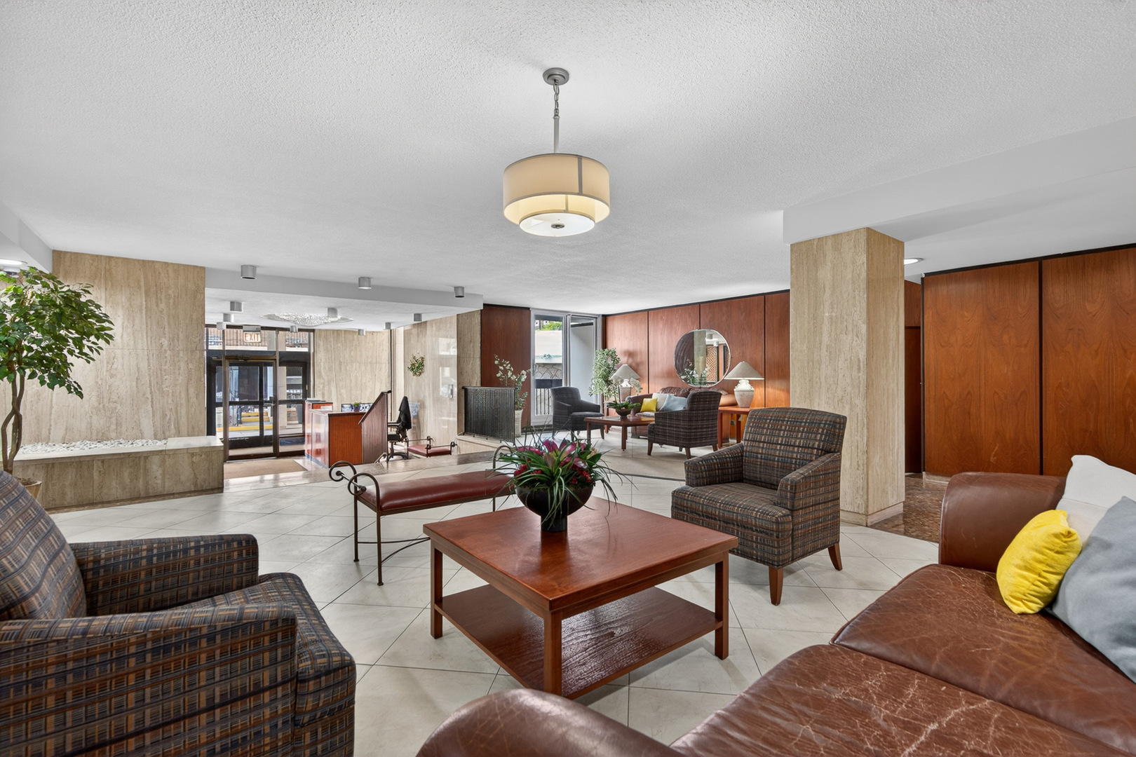 5901 North Sheridan Road, Unit 7G Chicago, IL 60660 - Photo 12 of 21 a living room with furniture
