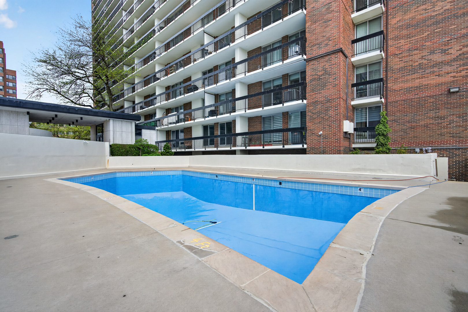 5901 North Sheridan Road, Unit 7G Chicago, IL 60660 - Photo 15 of 21 a view of building with yard