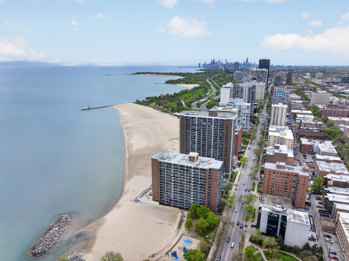 5901 North Sheridan Road, Unit 7G Chicago, IL 60660 - Photo 18 of 21 a view of a balcony with an outdoor space