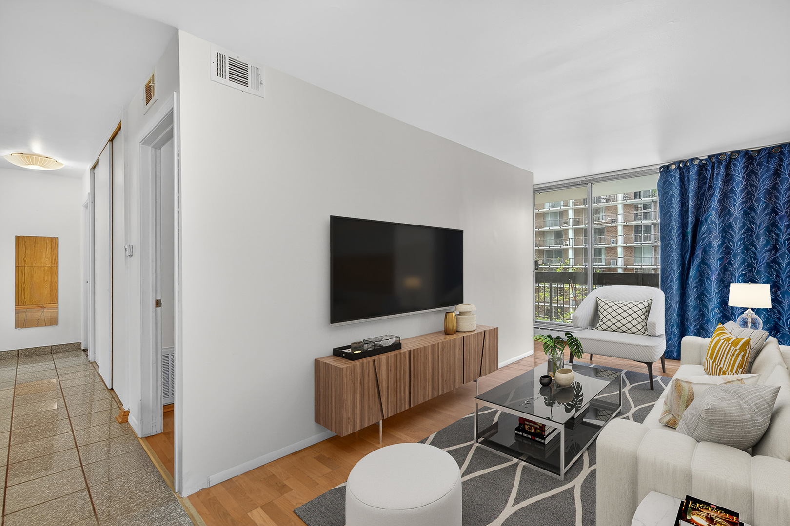 5901 North Sheridan Road, Unit 7G Chicago, IL 60660 - Photo 2 of 21 a living room with furniture and a flat screen tv