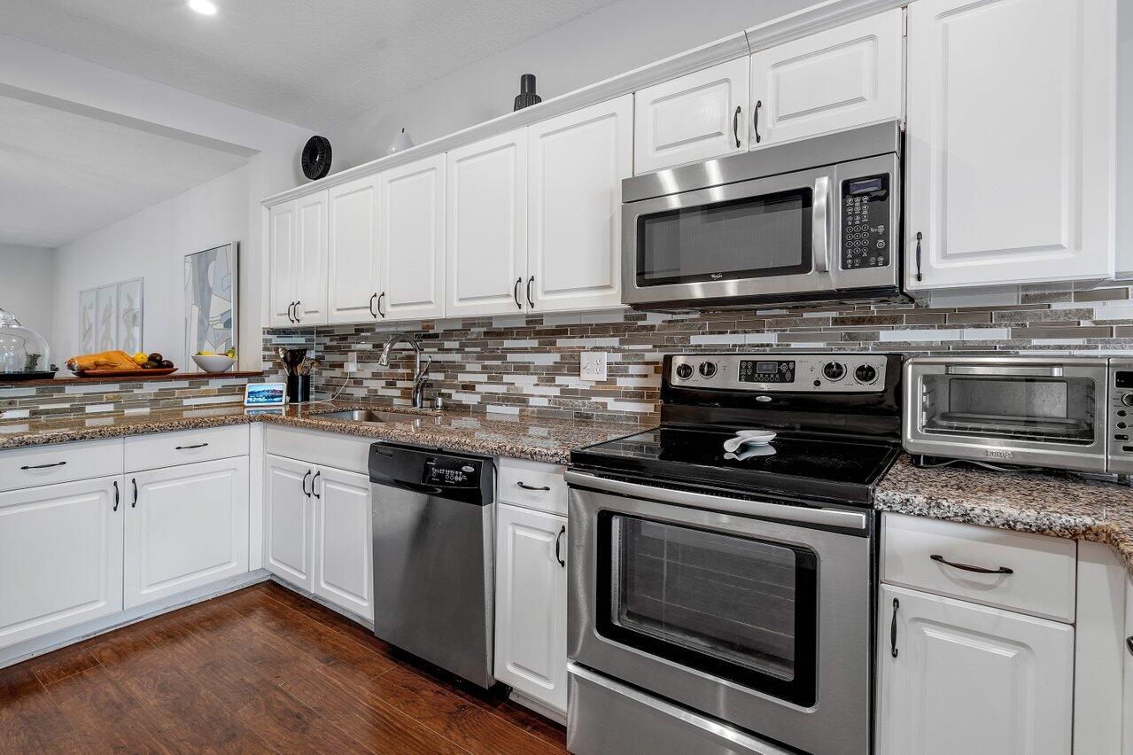 6823 Via Regina Boca Raton, FL 33433 - Photo 13 of 32 013-6823ViaRegina-BocaRaton-FL-33433-SMA