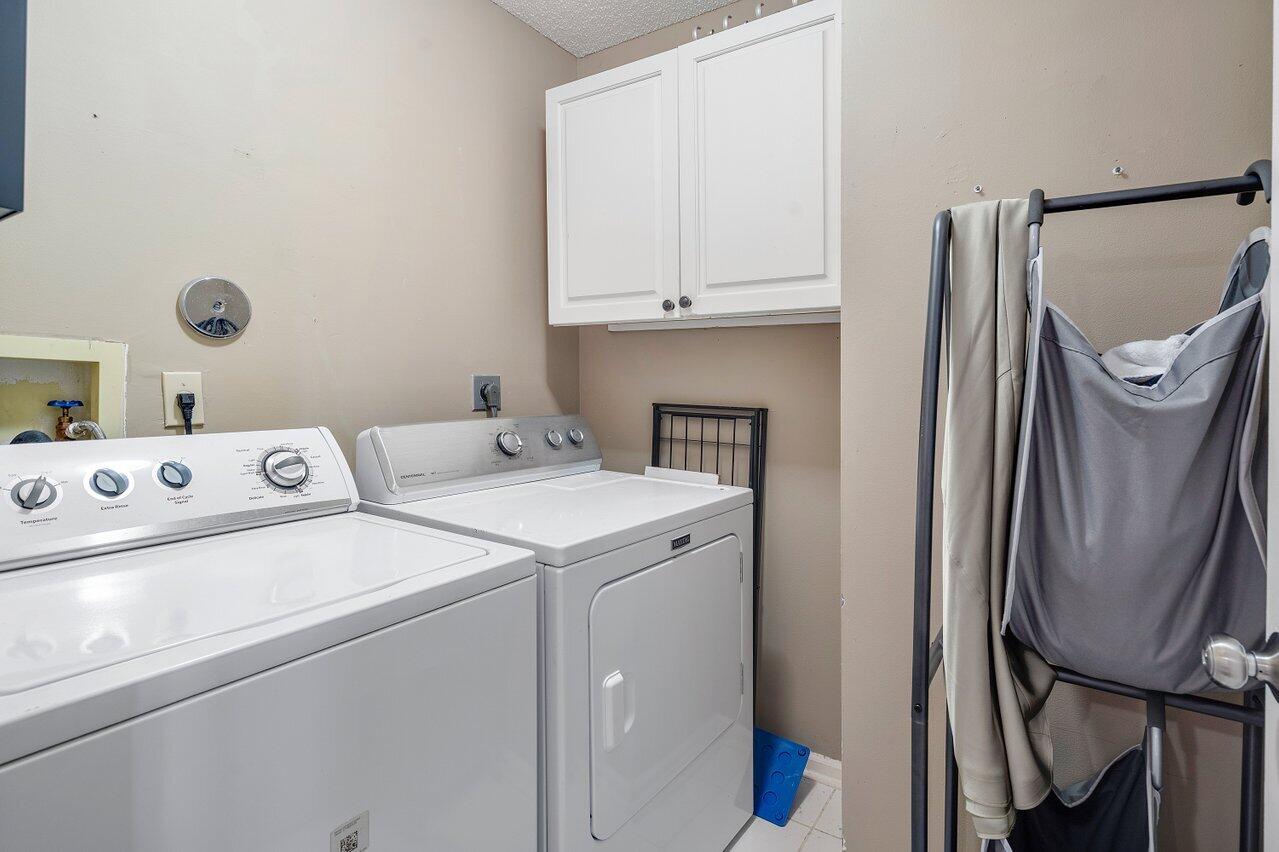 6823 Via Regina Boca Raton, FL 33433 - Photo 19 of 32 019-6823ViaRegina-BocaRaton-FL-33433-SMA