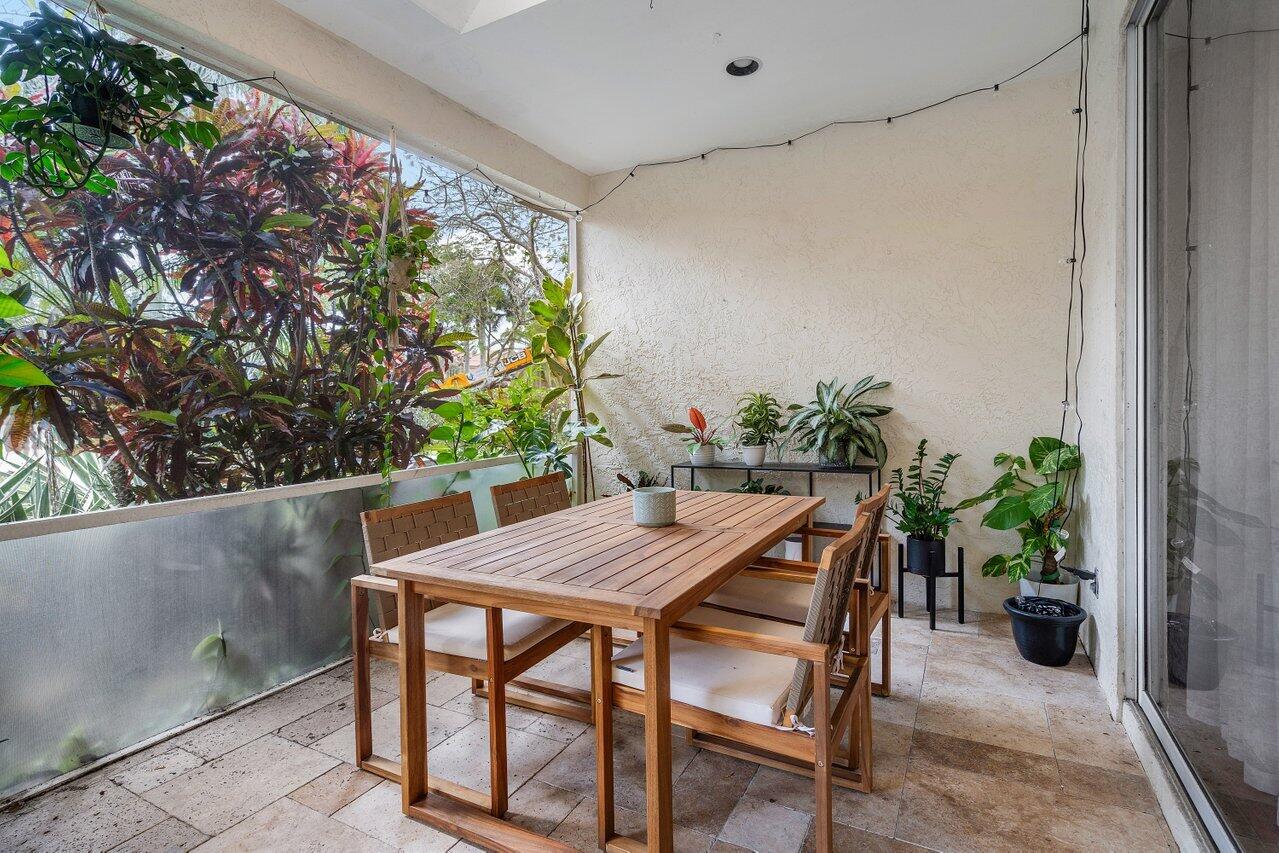 6823 Via Regina Boca Raton, FL 33433 - Photo 26 of 32 026-6823ViaRegina-BocaRaton-FL-33433-SMA