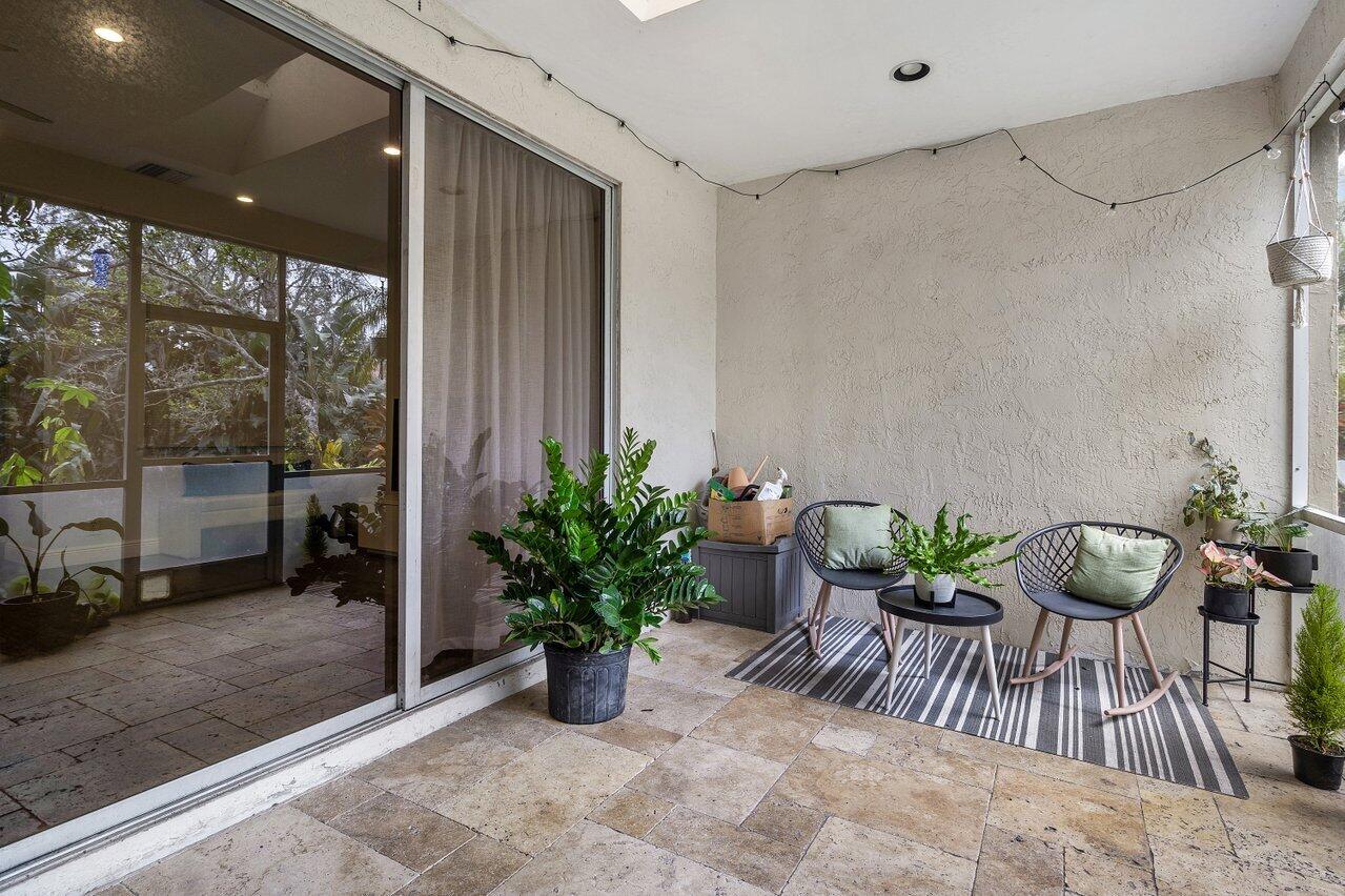 6823 Via Regina Boca Raton, FL 33433 - Photo 27 of 32 027-6823ViaRegina-BocaRaton-FL-33433-SMA