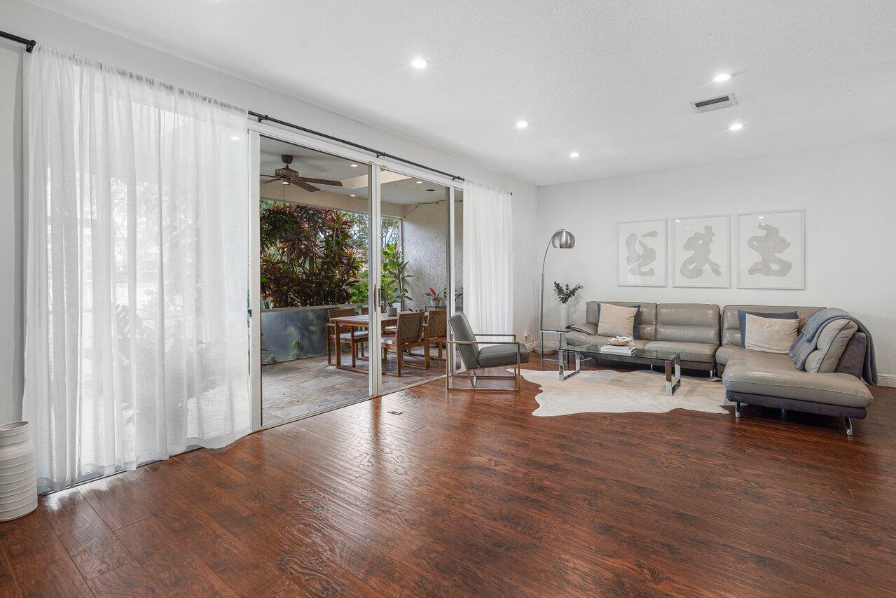 6823 Via Regina Boca Raton, FL 33433 - Photo 5 of 32 005-6823ViaRegina-BocaRaton-FL-33433-SMA