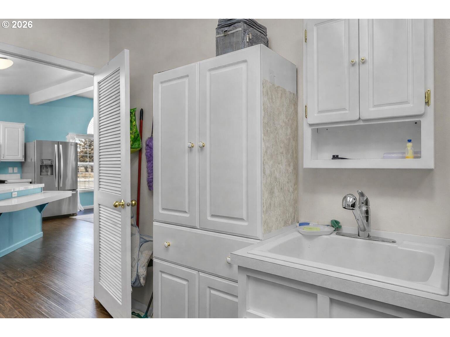 6983 Mustang Road Terrebonne, OR 97760 - Photo 23 of 36 a bathroom with a sink and a mirror