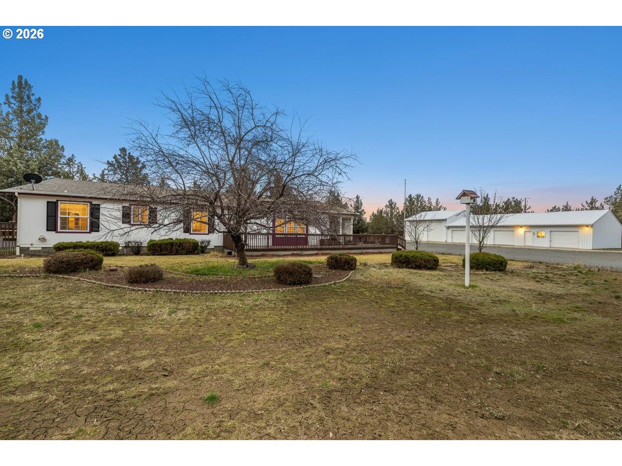 6983 Mustang Road Terrebonne, OR 97760 - Photo 35 of 36 a view of a lake with houses