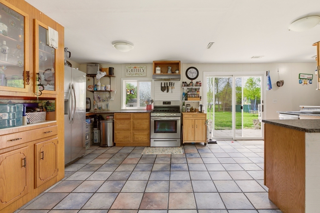 304 Bushee Road Swansea, MA 02777 - Photo 7 of 33