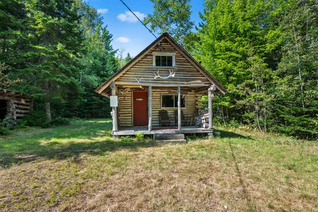 $250,000 | 19 Fox Lane, Oquossoc, ME 04964