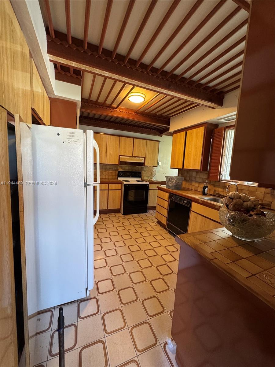 500 Southwest 39th Court Miami, FL 33134 - Photo 6 of 40