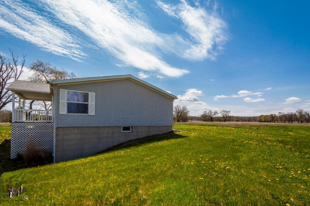1612 Albion Road Albion, MI 49224 - Photo 4 of 33 _MG_0055