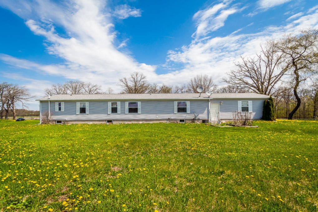 1612 Albion Road Albion, MI 49224 - Photo 5 of 33 _MG_0051