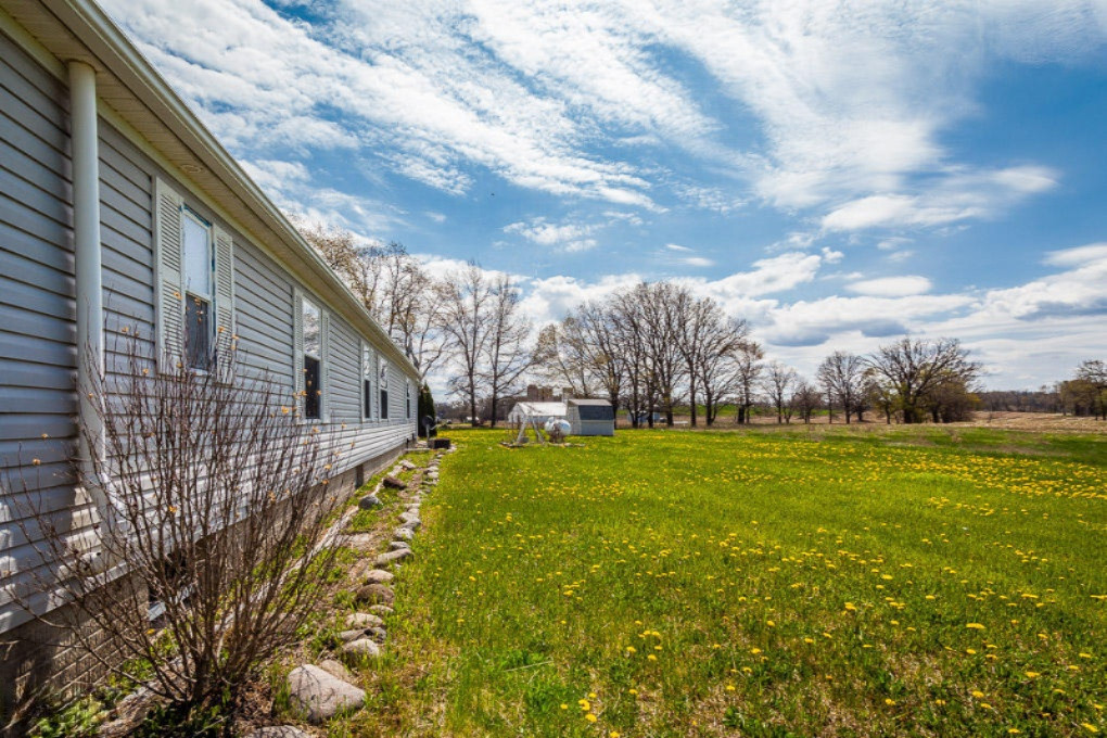 1612 Albion Road Albion, MI 49224 - Photo 6 of 33 _MG_0049