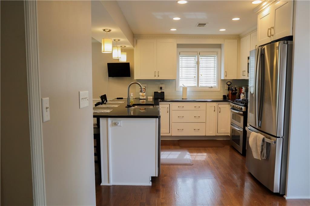 764 Pinetree Road Pittsburgh, PA 15243 - Photo 8 of 22 Gallery Image 8