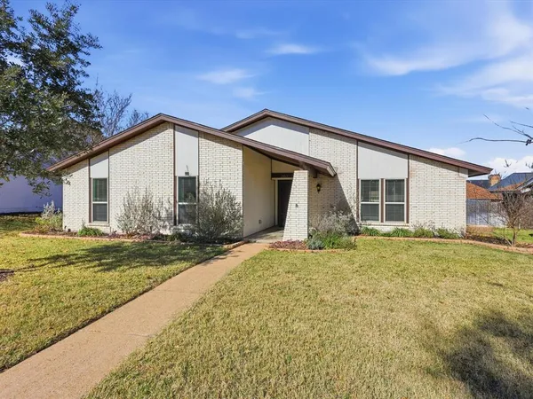 $405,000 | 2011 Clearfield Circle, Richardson, TX 75081
